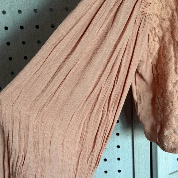 Gimmicks by BKE Peach Lace Blouse - Picture 7 of 7